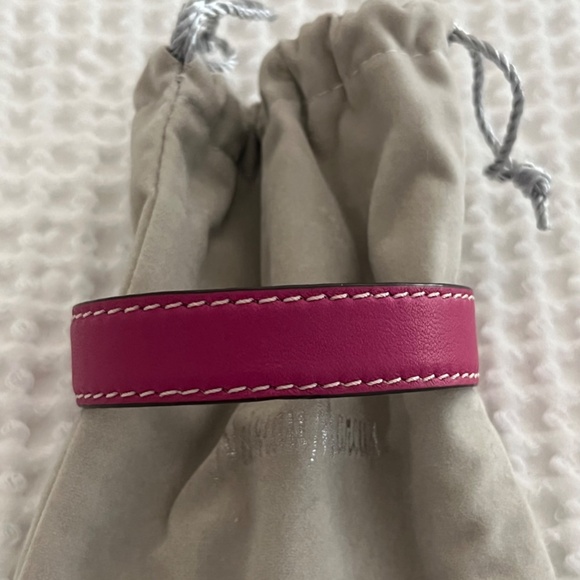 COACH Authentic Leather Turnlock Bracelet — Fuchsia/Hot Pink | NWOT | MSRP $89 - Picture 10 of 13